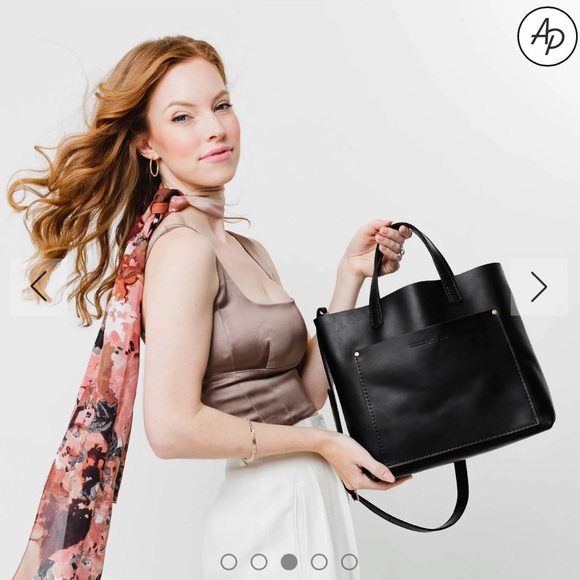 Portland Leather Medium Tote Bag in Full Grain Black Leather - Picture 3 of 12